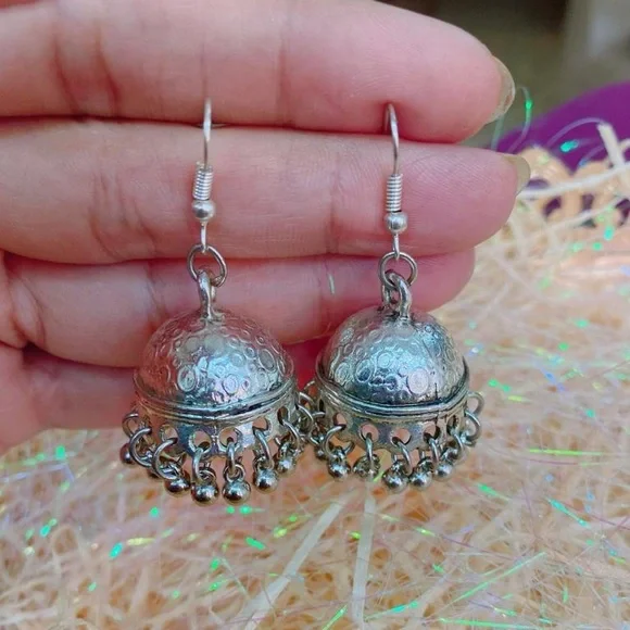 Pretty jhumkas in German silver. BRAND NEW. NEVER USED. - Picture 1 of 3